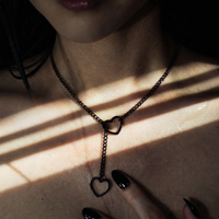 Heartstopper lariat in black, bedsheets