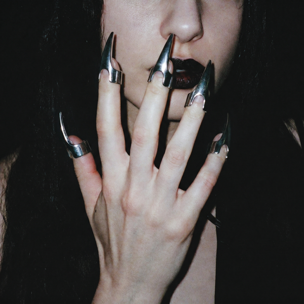 BACKSTAB FINGER RINGS